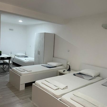 Tiki Apartments ゲヴゲリヤ エクステリア 写真