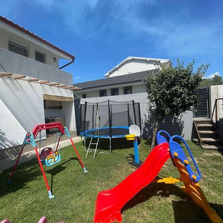 Tiki Apartments ゲヴゲリヤ エクステリア 写真