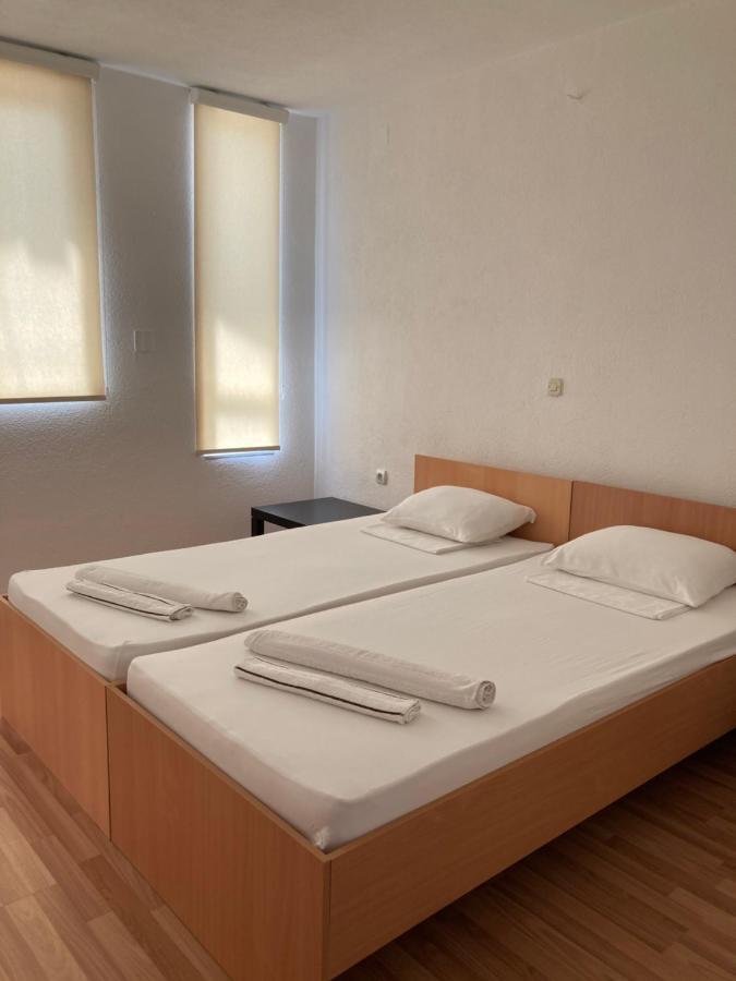 Tiki Apartments ゲヴゲリヤ エクステリア 写真