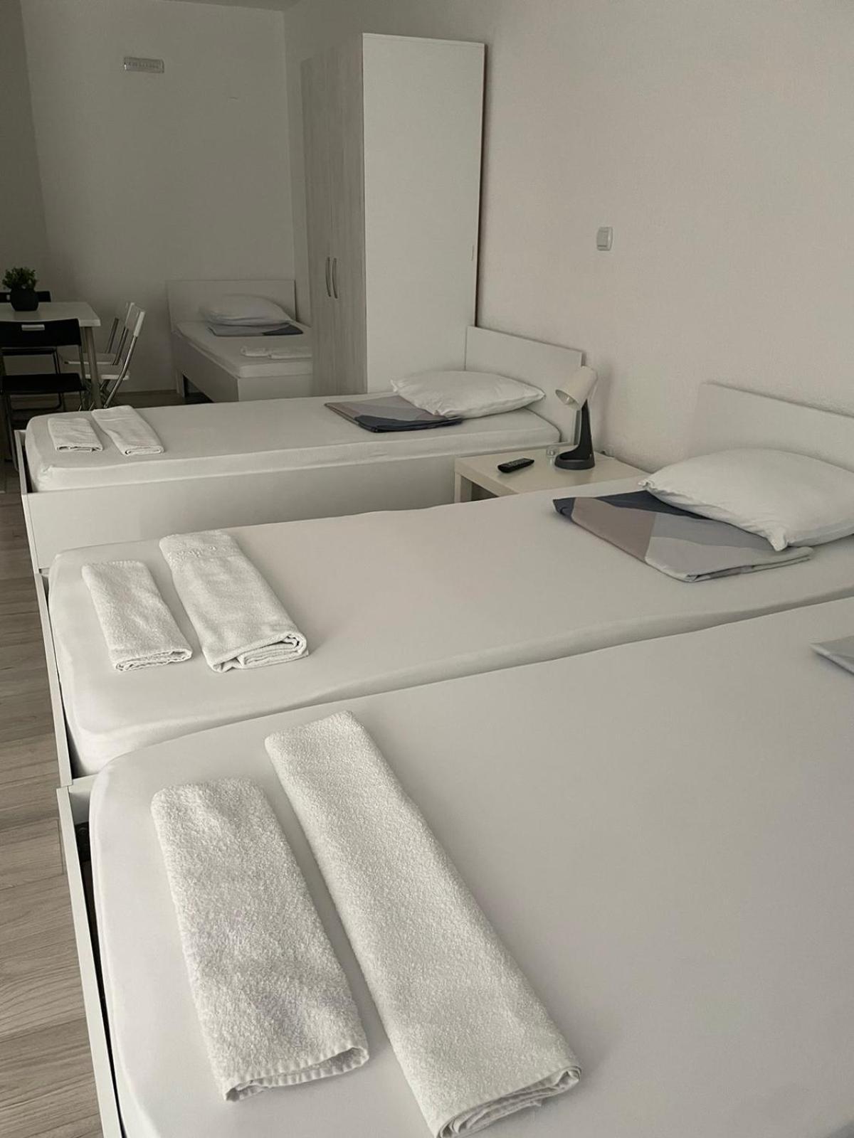 Tiki Apartments ゲヴゲリヤ エクステリア 写真