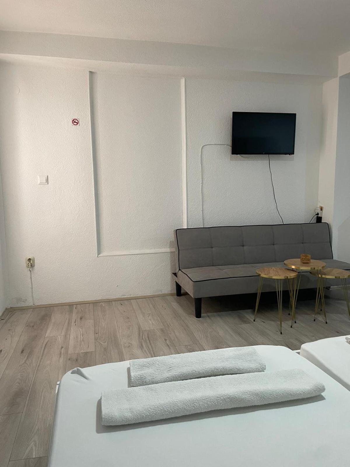 Tiki Apartments ゲヴゲリヤ エクステリア 写真