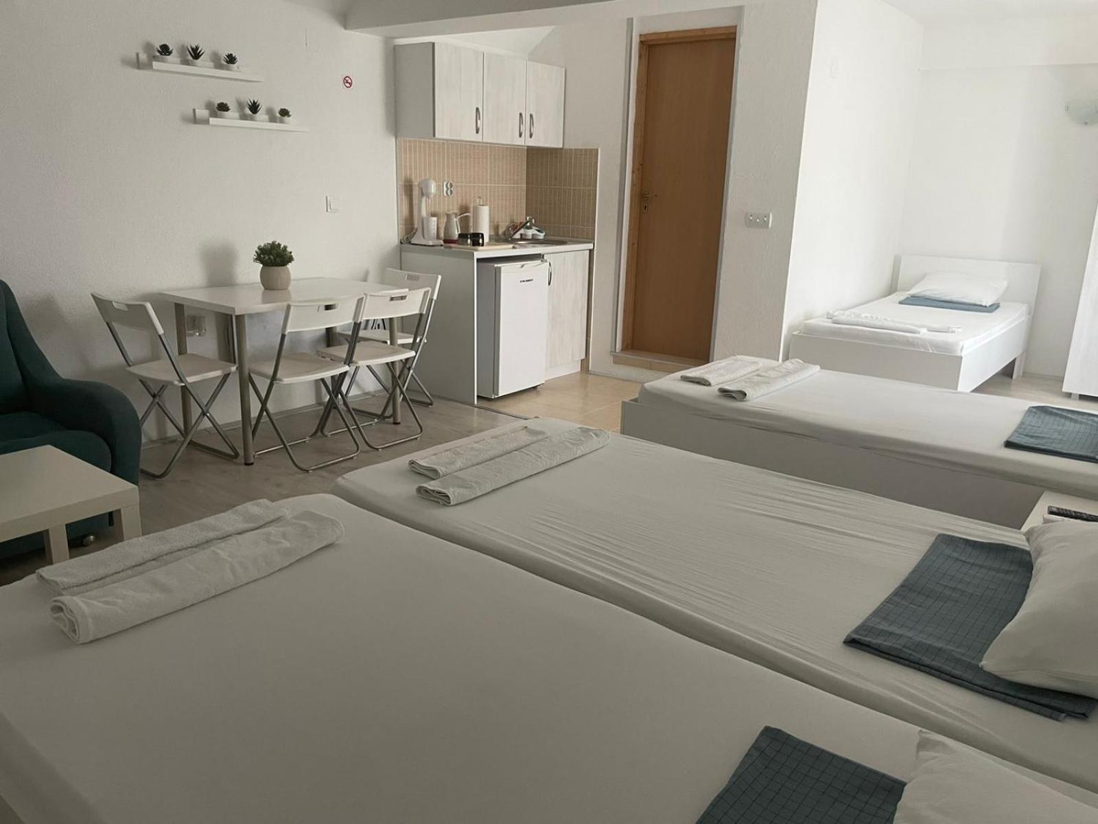 Tiki Apartments ゲヴゲリヤ エクステリア 写真